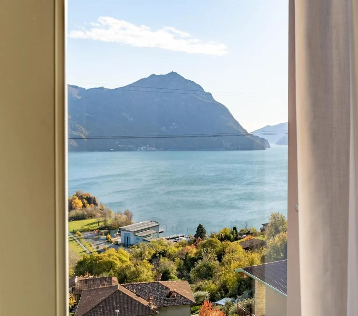 Rooms Le Rive 23 Costa Volpino Gæstehus