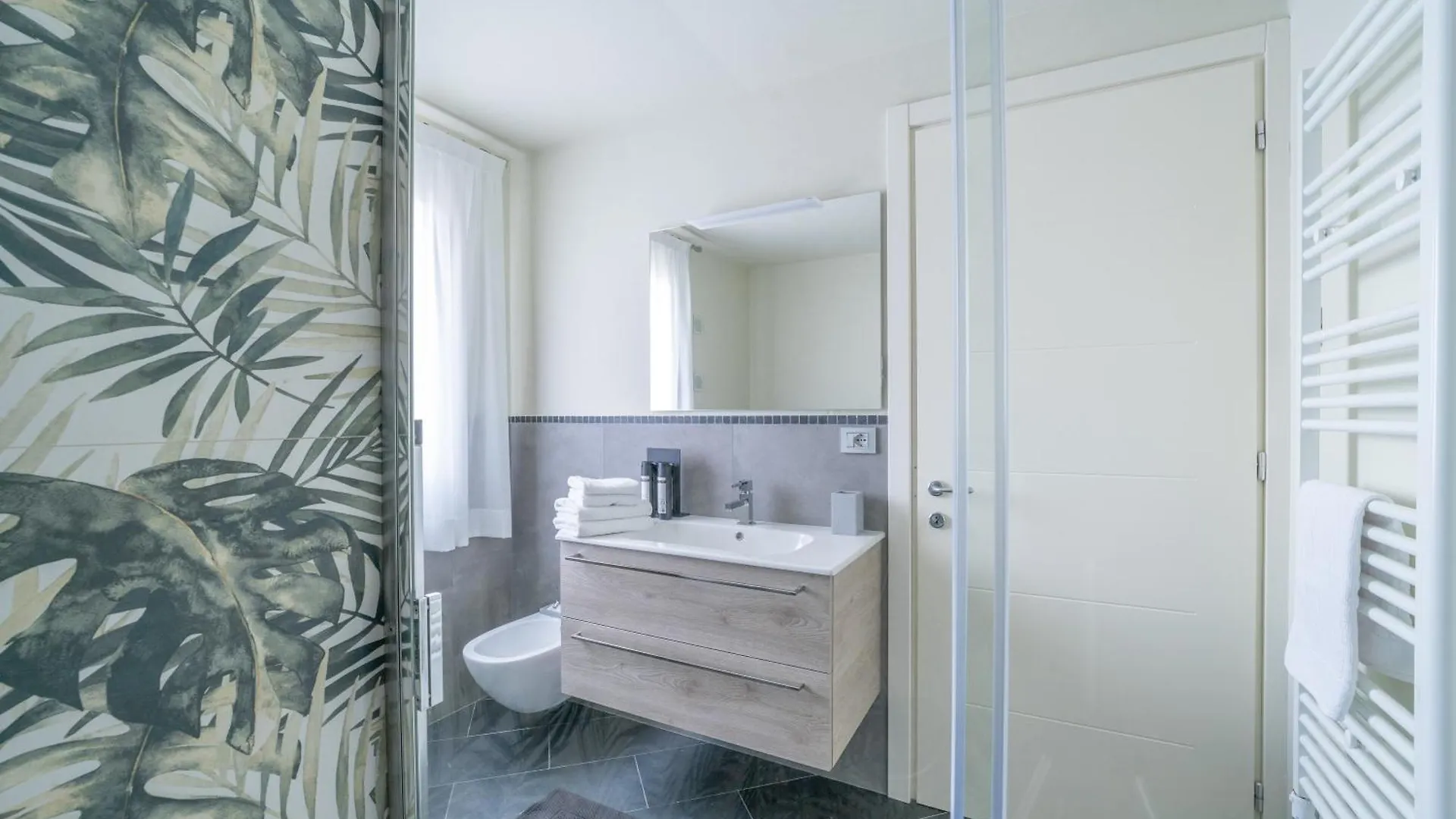Rooms Le Rive 23 Costa Volpino Gæstehus